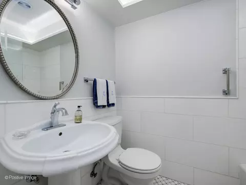 Bath - 606 Greendale Rd, Glenview, IL 60025 photo 3 of 3
