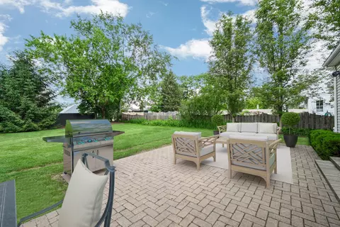 Exterior - 606 Greendale Rd, Glenview, IL 60025 photo 3 of 8