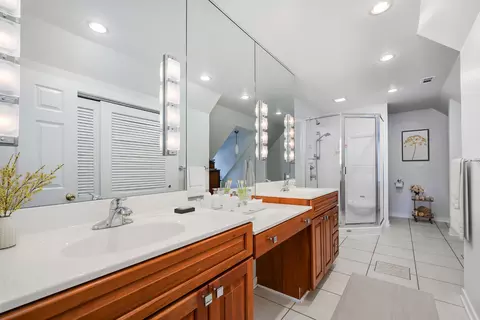 Bath - 606 Greendale Rd, Glenview, IL 60025 photo 1 of 3