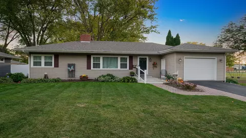 807 Webster St, Oregon, IL 61061
