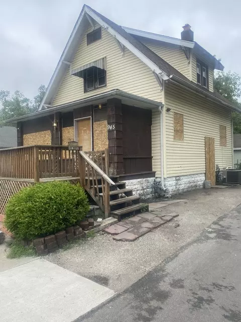945 E Hickory St, Kankakee, IL 60901 photo 3