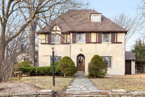 835 Yale Ln, Highland Park, IL 60035