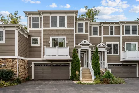 828 Chestnut St, Deerfield, IL 60015