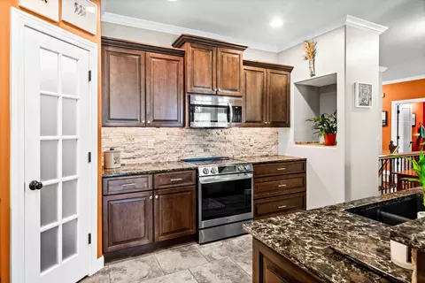 Kitchen - 2611 Piney Run, Bloomington, IL 61705 photo 2 of 7