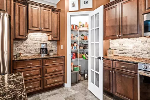 Kitchen - 2611 Piney Run, Bloomington, IL 61705 photo 4 of 7