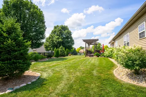 Exterior - 2611 Piney Run, Bloomington, IL 61705 photo 16 of 18