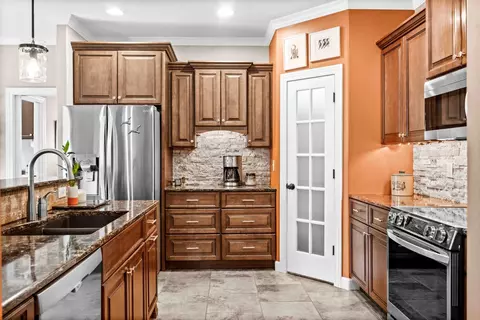 Kitchen - 2611 Piney Run, Bloomington, IL 61705 photo 3 of 7