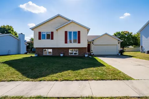 5 Knottingham Ct, Bloomington, IL 61704 photo 1