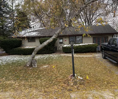 221 Sky Hill Rd, Wauconda, IL 60084