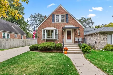 9252 S Sawyer Ave, Evergreen Park, IL 60805