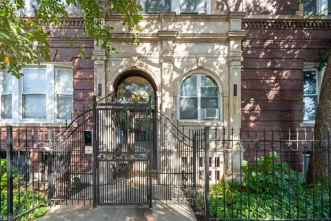 1424 E Hyde Park Blvd #2, Chicago, IL 60615