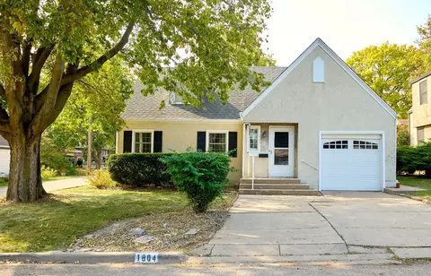 1804 Pike St, Peru, IL 61354
