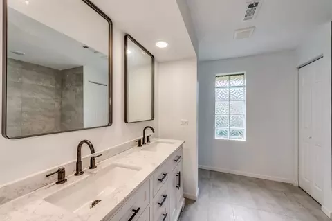 Bath - 690 Birch Ln, Olympia Fields, IL 60461 photo 2 of 4
