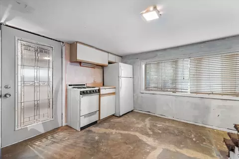 Kitchen - 26 Glen Echo Rd, Elgin, IL 60120 photo 5 of 5