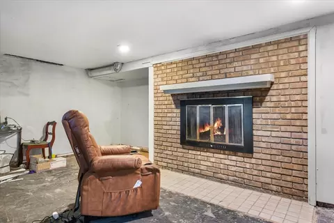 Living - 26 Glen Echo Rd, Elgin, IL 60120 photo 2 of 2