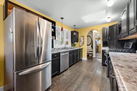 Kitchen - 26 Glen Echo Rd, Elgin, IL 60120 photo 4 of 5