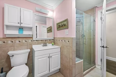 Bath - 26 Glen Echo Rd, Elgin, IL 60120 photo 2 of 2