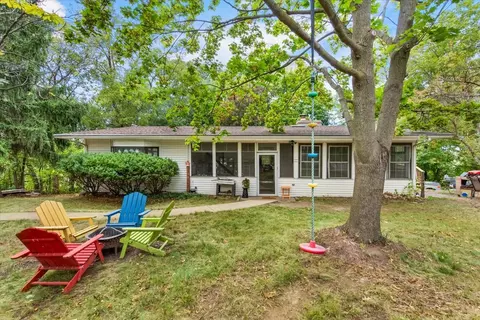 26 Glen Echo Rd, Elgin, IL 60120