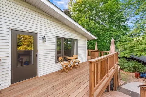 Exterior - 26 Glen Echo Rd, Elgin, IL 60120 photo 5 of 12