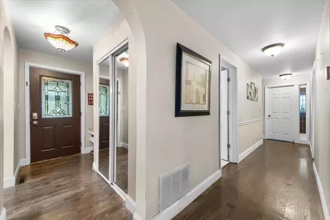 Entry Way - 26 Glen Echo Rd, Elgin, IL 60120 photo 1 of 2