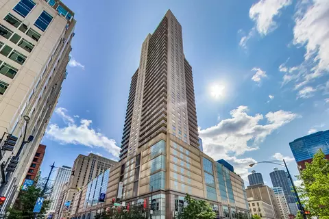 545 N Dearborn St #2101, Chicago, IL 60654