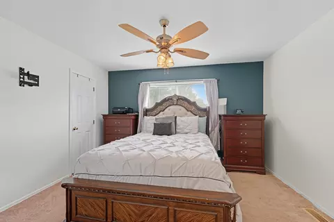 Bedroom - 18638 Golfview Dr, Hazel Crest, IL 60429 photo 2 of 4