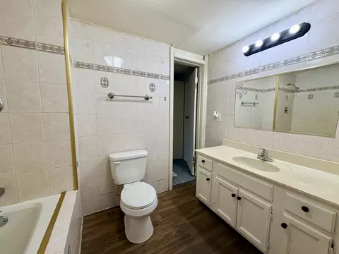 Bath - 2016 Greendale Dr, Champaign, IL 61821 photo 2 of 3