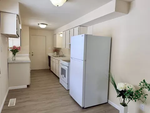 Kitchen - 2016 Greendale Dr, Champaign, IL 61821 photo 1 of 4