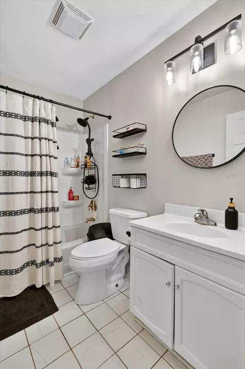 Bath - 5406 Memory Trl, Mchenry, IL 60051 photo 1 of 1