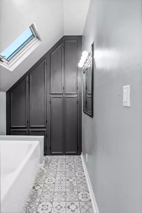 Bath - 202 Willard Ave, Bloomington, IL 61701 photo 1 of 4