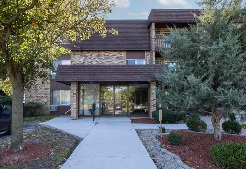 940 E Old Willow Rd #207, Prospect Heights, IL 60070