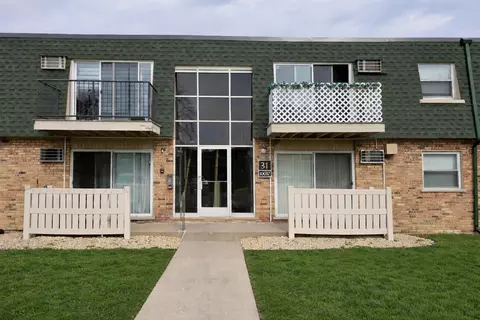 10037 S Walnut Ter #31-111, Palos Hills, IL 60465