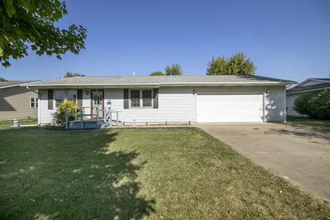 704 E Ash St, Watseka, IL 60970