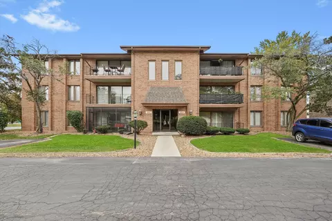 9925 Shady Ln #5001, Orland Park, IL 60462