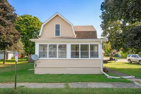 215 East St, Earlville, IL 60518