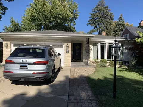 5126 Elm St, Skokie, IL 60077