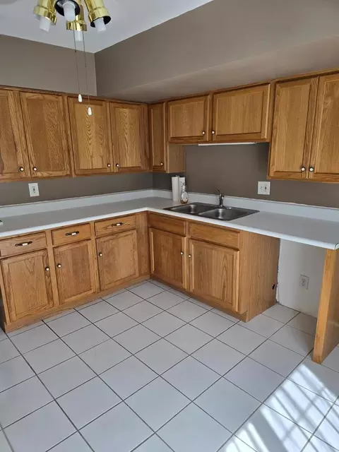 Kitchen - 19360 Wolf Rd #1, Mokena, IL 60448 photo 2 of 3