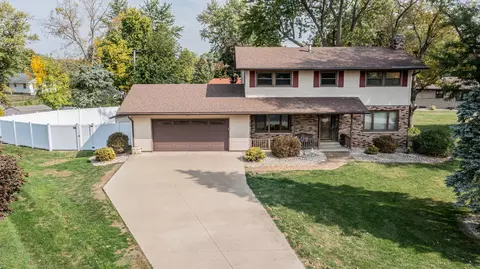 704 Carolyn St, Mendota, IL 61342