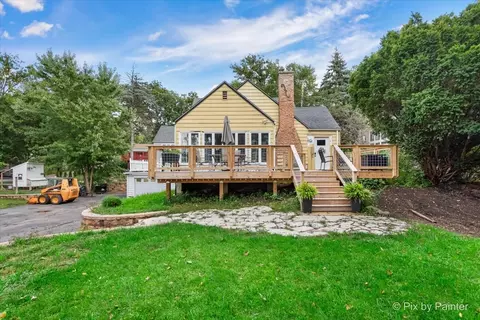 4208 E Lake Shore Dr, Wonder Lake, IL 60097