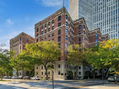 400 W Deming Pl #1X, Chicago, IL 60614