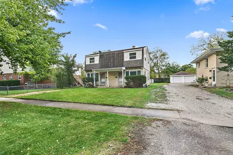 393 395 S Oriole Trl, Crystal Lake, IL 60014