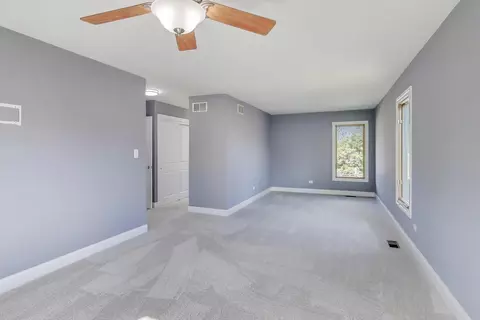 404 Tracy Ter, Des Plaines, IL 60016 photo 11