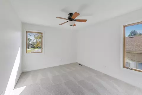 404 Tracy Ter, Des Plaines, IL 60016 photo 13