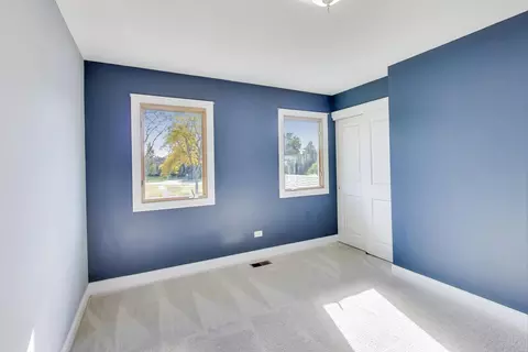 404 Tracy Ter, Des Plaines, IL 60016 photo 14