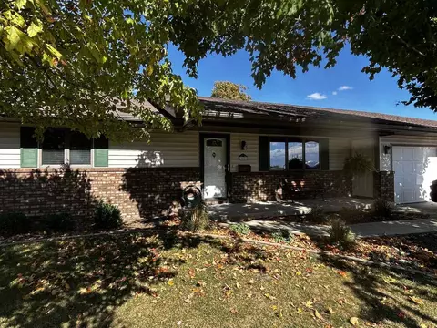408 E Church St, Royal, IL 61871