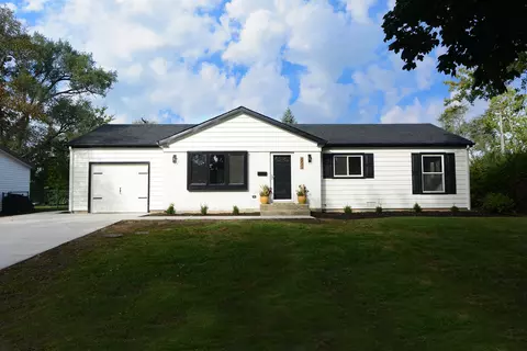 600 Sussex Ln, Crystal Lake, IL 60014