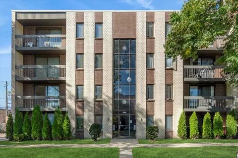 5220 N Rockwell Ave #1S, Chicago, IL 60625
