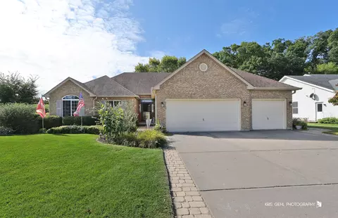 2115 Hazelwood Dr, Mchenry, IL 60051