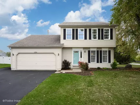 1201 Boxwood Dr, Crystal Lake, IL 60014