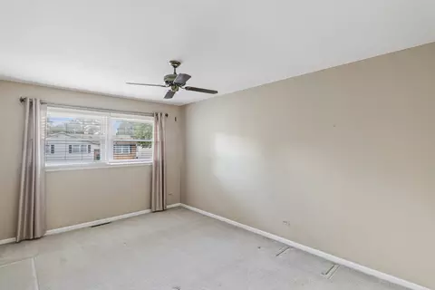 Bedroom - 133 Coral Ln, Wheeling, IL 60090 photo 5 of 5